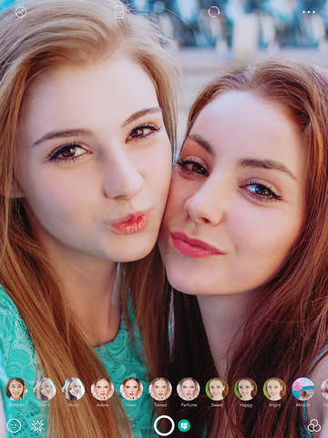 B612 - Selfie with the heart Photo & Video Selfie With
